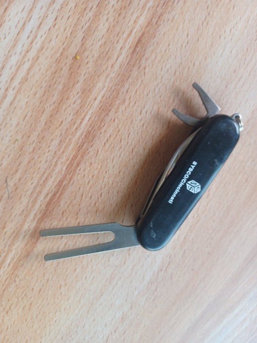 A golf (?) Swiss wannabe knife.