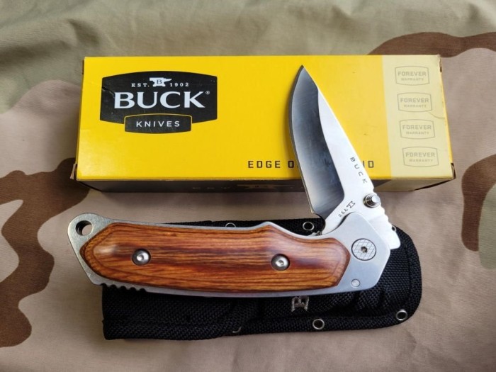Buck 227 Alpha Hunter.jpg