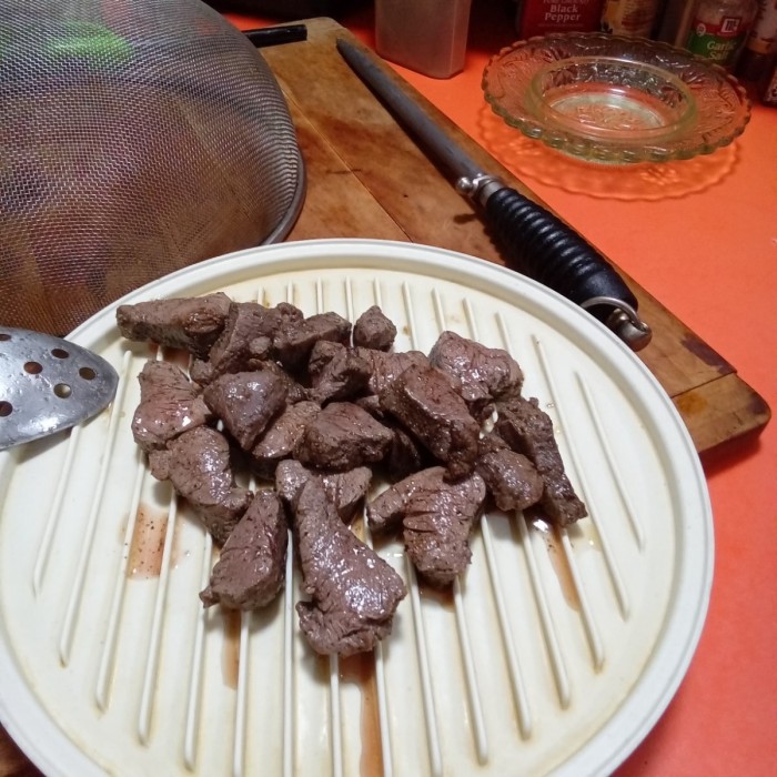 Sliced cross grain, salt &amp; pepper, 90 seconds in hot peanut oil. A bit too done for me but the bride like 'em medium.