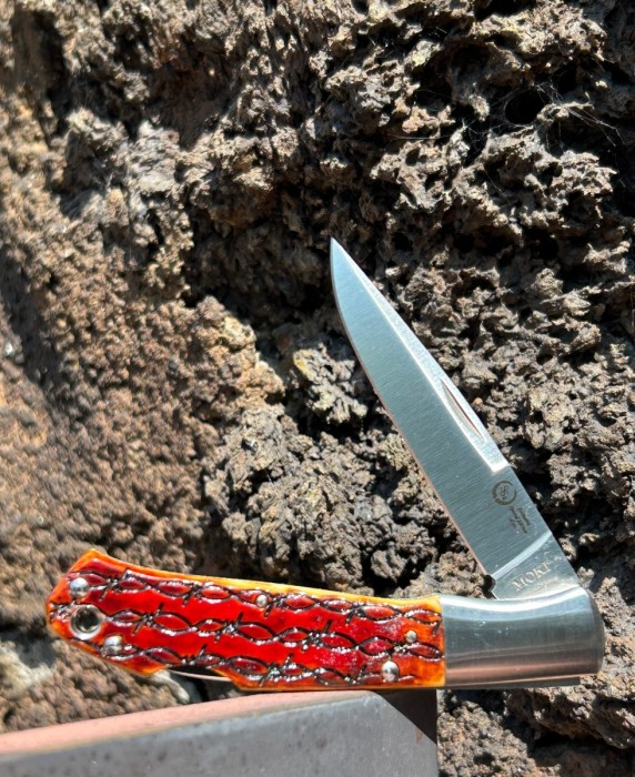 In the bright sun, the Amber Bone resembles molten lava oozing out of the lava rock wall!