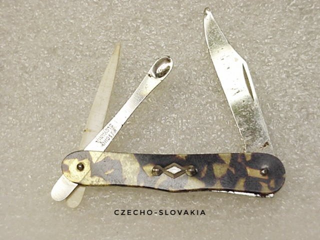 Cheap flimsy knife