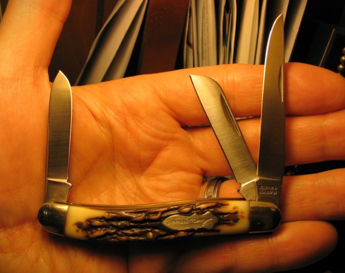 Schrade 897 UH Dana.JPG