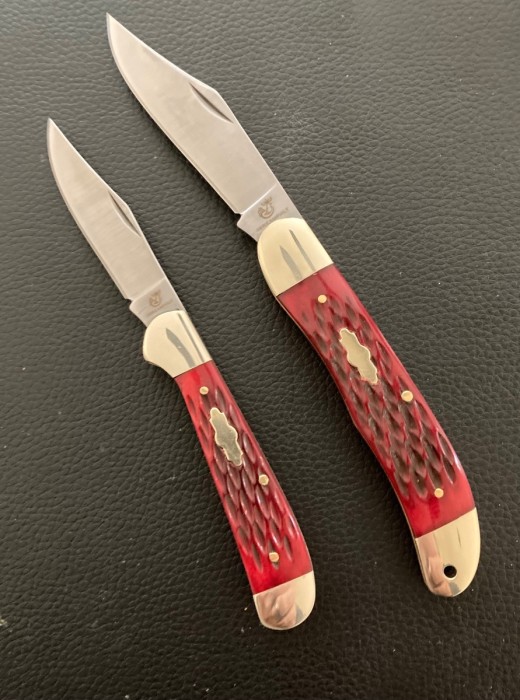 Folding Hunter and Copperhead in Red Jigged Bone.