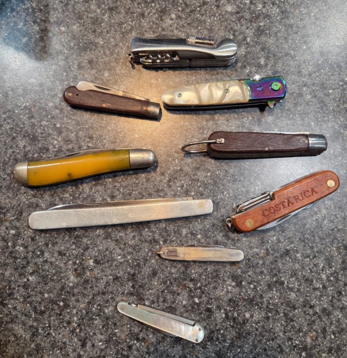 The first pile of unmansionables; not too bad, melontester is even a schrade walden.