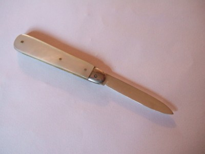1926 Sheffield Solid Silver Pearl Fruit Knife -2.jpg