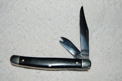 Stitch removal tool on old KABAR