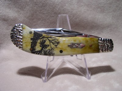 Case Sadllehorn, Antique Bone, Elk Scrim, Brian Yellowhorse bolsters.
