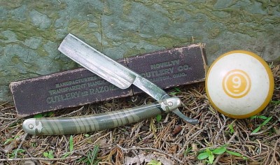 Novelty Razor & Box 9.jpg