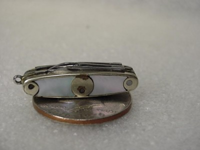 Unmarked Pearl Charm Knife 1 1-4- long.jpeg