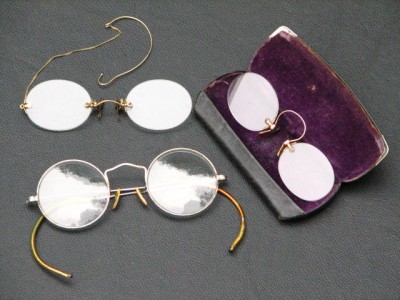 Round lenzes are strong bifocals I use.