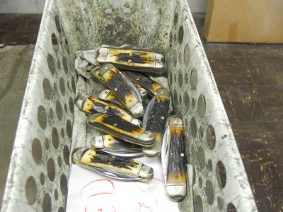 006-knives-bin.jpg