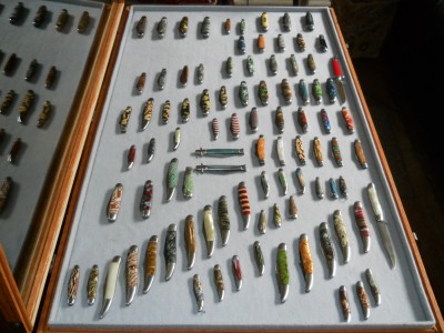 Coffee Table Knives open case.JPG